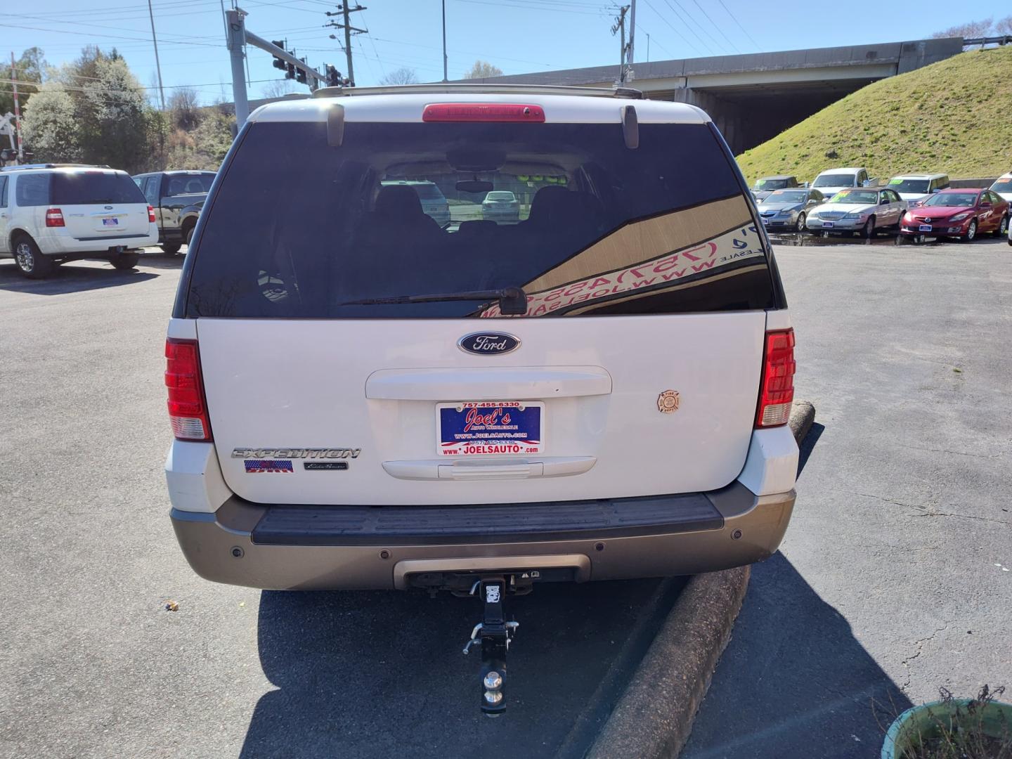 2003 White Ford Expedition Eddie Bauer 4WD (1FMPU18LX3L) with an 5.4L V8 SOHC 16V engine, 4-Speed Automatic Overdrive transmission, located at 5700 Curlew Drive, Norfolk, VA, 23502, (757) 455-6330, 36.841885, -76.209412 - Photo#16